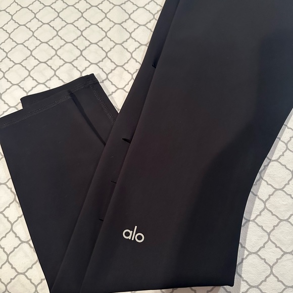 Alo- High-Waist Ripped Warrior Legging - Picture 3 of 6